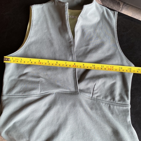Vintage LULULEMON Fitness Top with Built-in-Bra Size Small - Picture 5 of 10